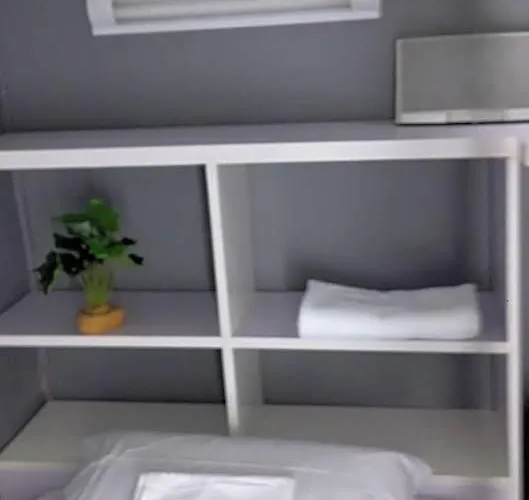 Hotel Ervoruto 23 Makati *